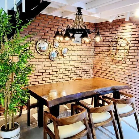 Tagaytay Green Cabin Staycation Free Parking Over 6Pax Public Transport Accessible 0202
